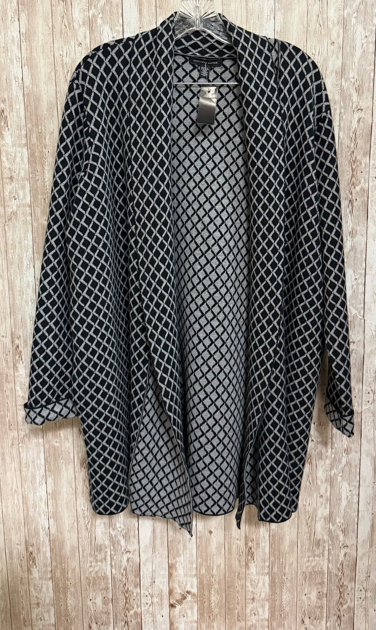 Size XL SAKS FIFTH AVENUE BLACK AND GREY 2 PC PANT SET