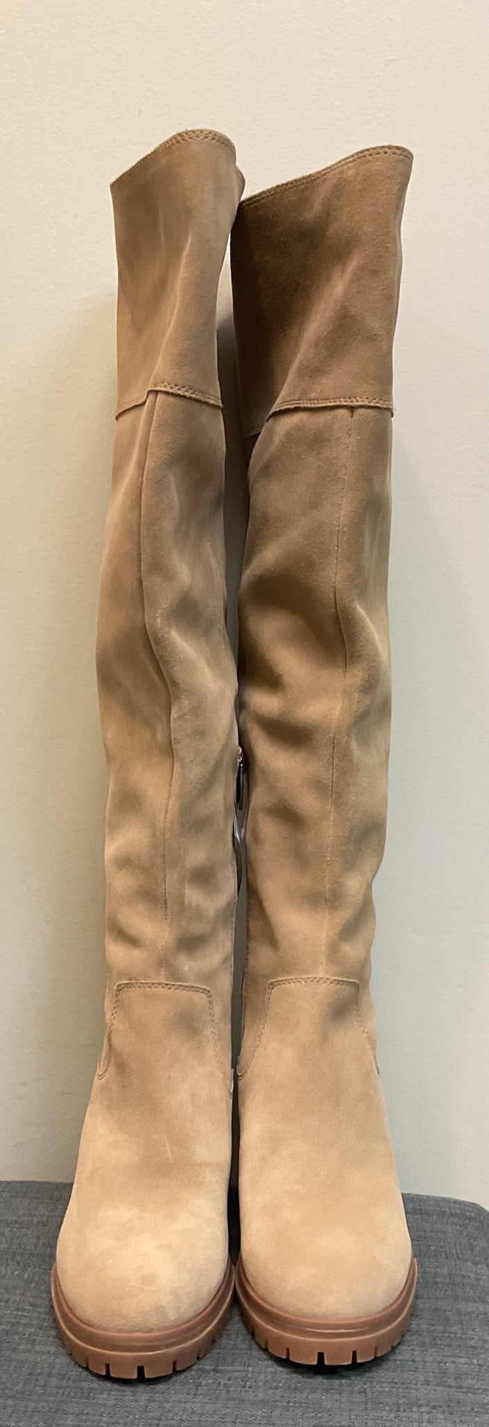 8 VINCE CAMUTO TAN SUEDE Boots