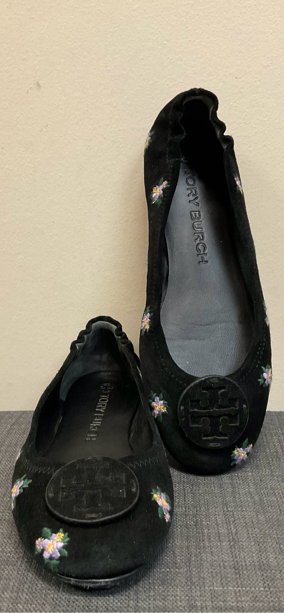8 TORY BURCH BLACK FLORAL SHOES