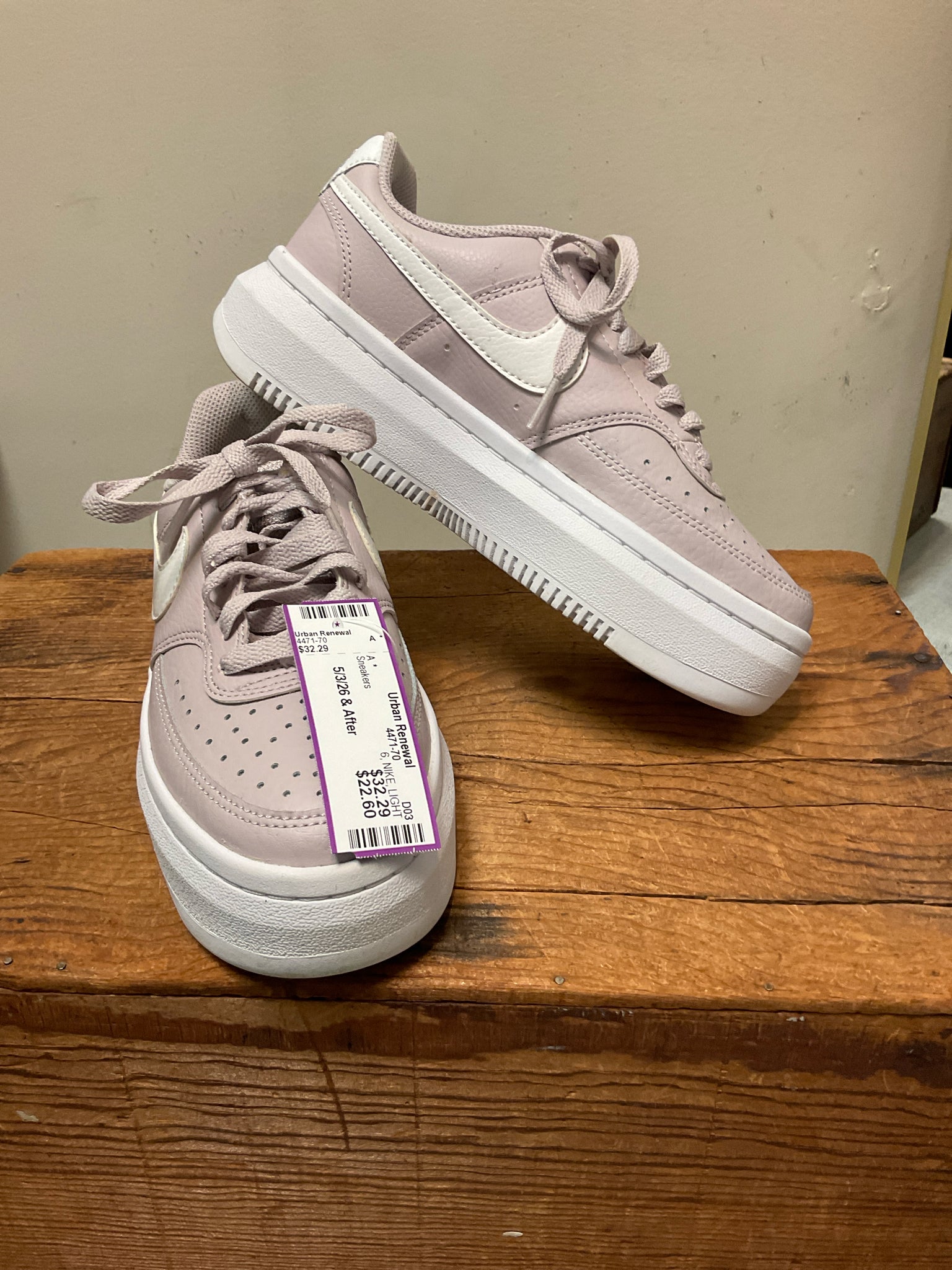 6 NIKE LIGHT PURPLE Sneakers