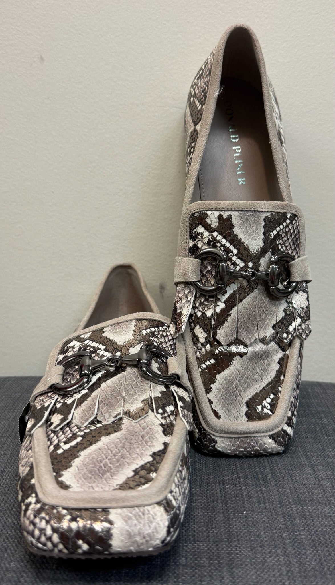 8.5 DONALD J PLINER SNAKE SHOES