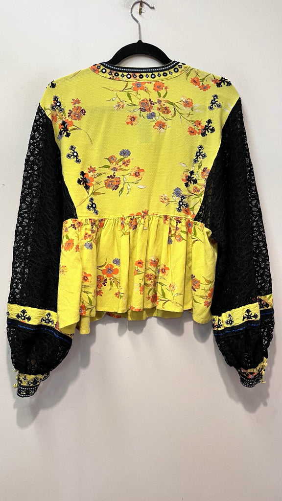 Size M FREE PEOPLE YELLOW AND BLACK Top