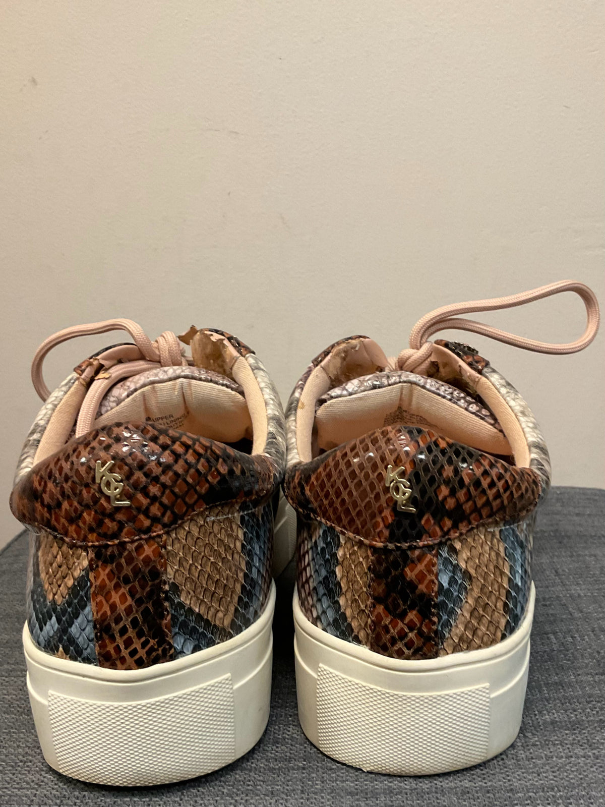 9.5 KURT GEIGER BROWN SNAKE SHOES