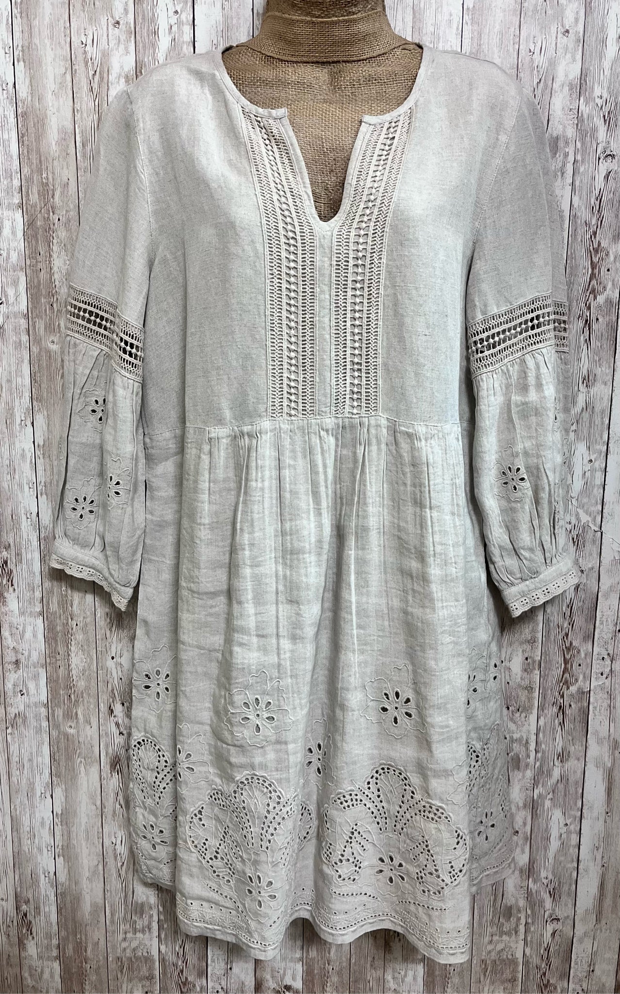 Size M TOMMY BAHAMA SAND Dress