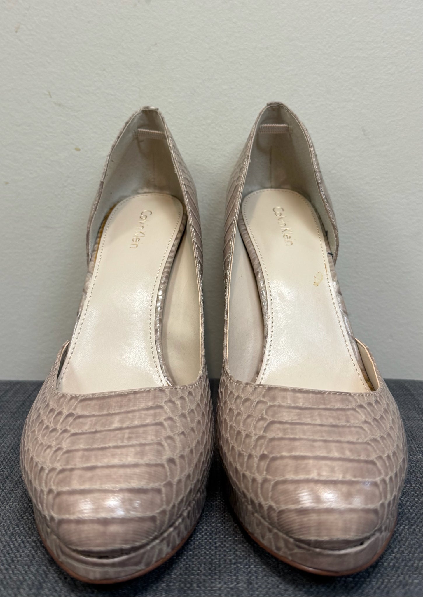 9.5 CALVIN KLEIN TAN SNAKE SHOES