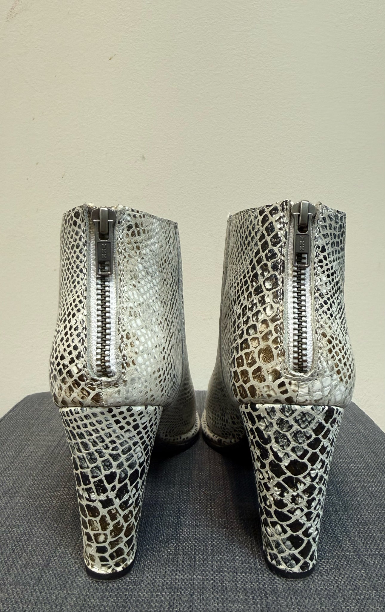 9 DIBA TRUE WHITE SNAKE Boots