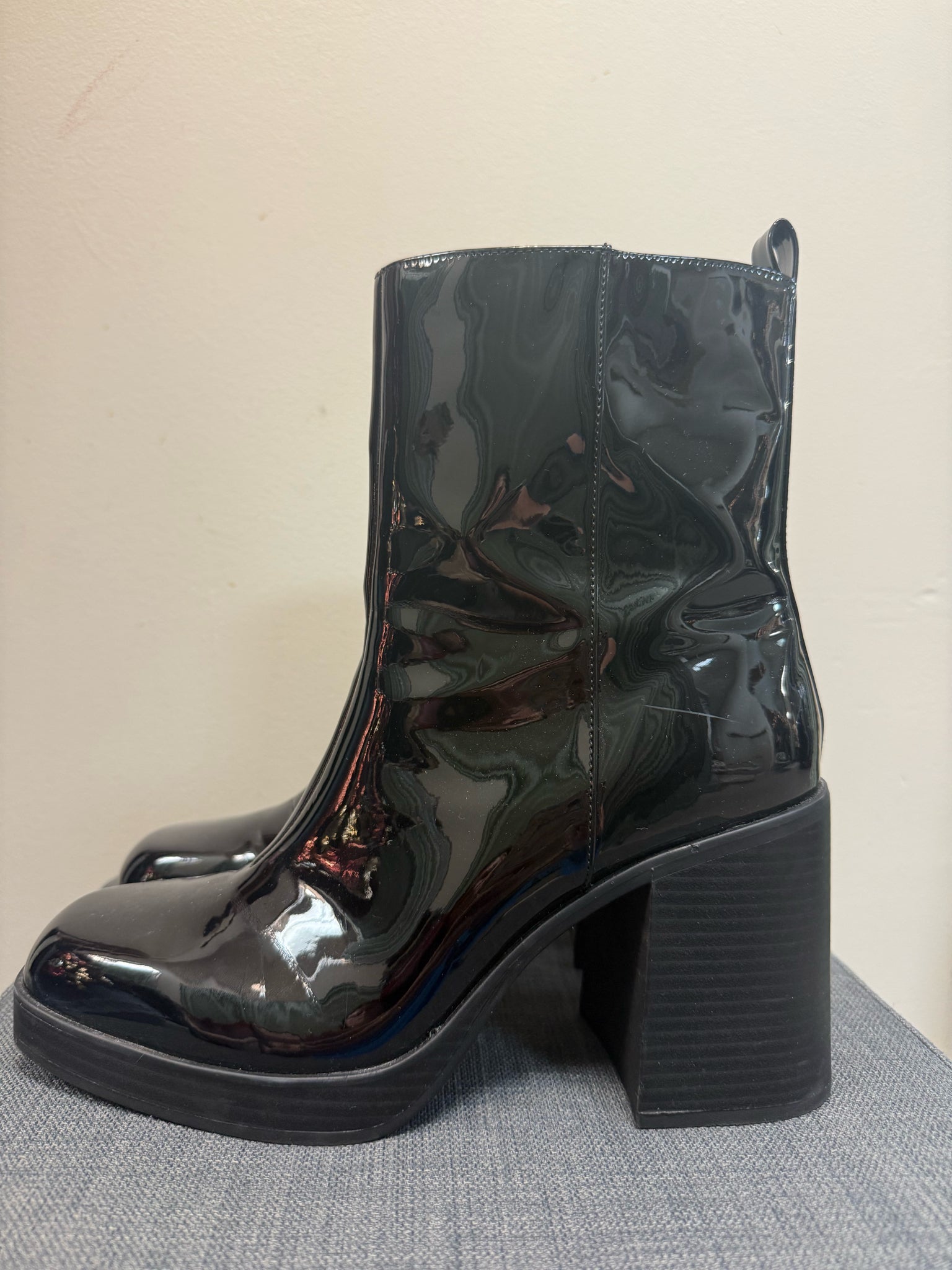 9.5 BP. Black Boots