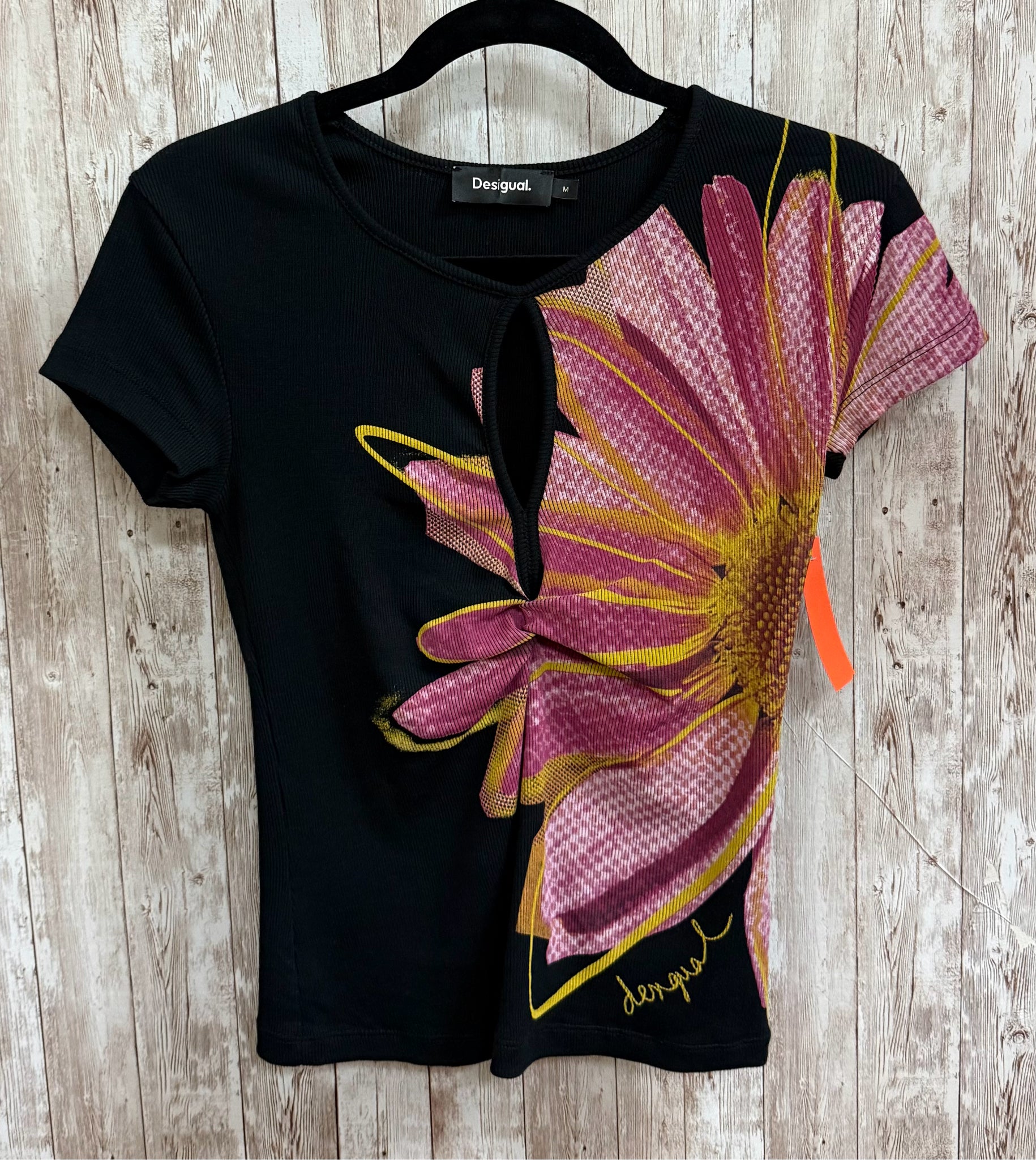 Size M DESIGUAL black and pink Top