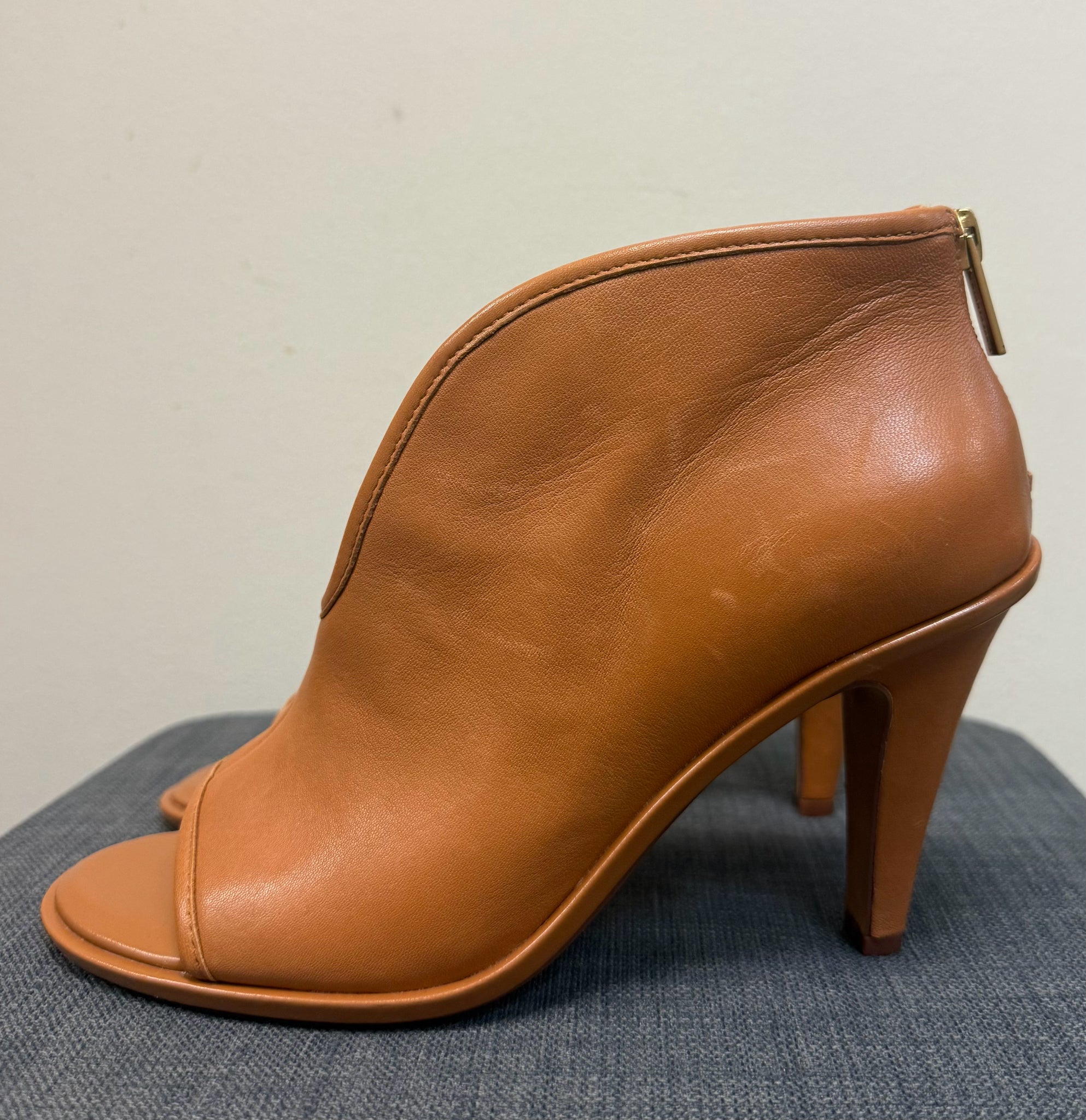 8.5 VINCE Tan SHOES