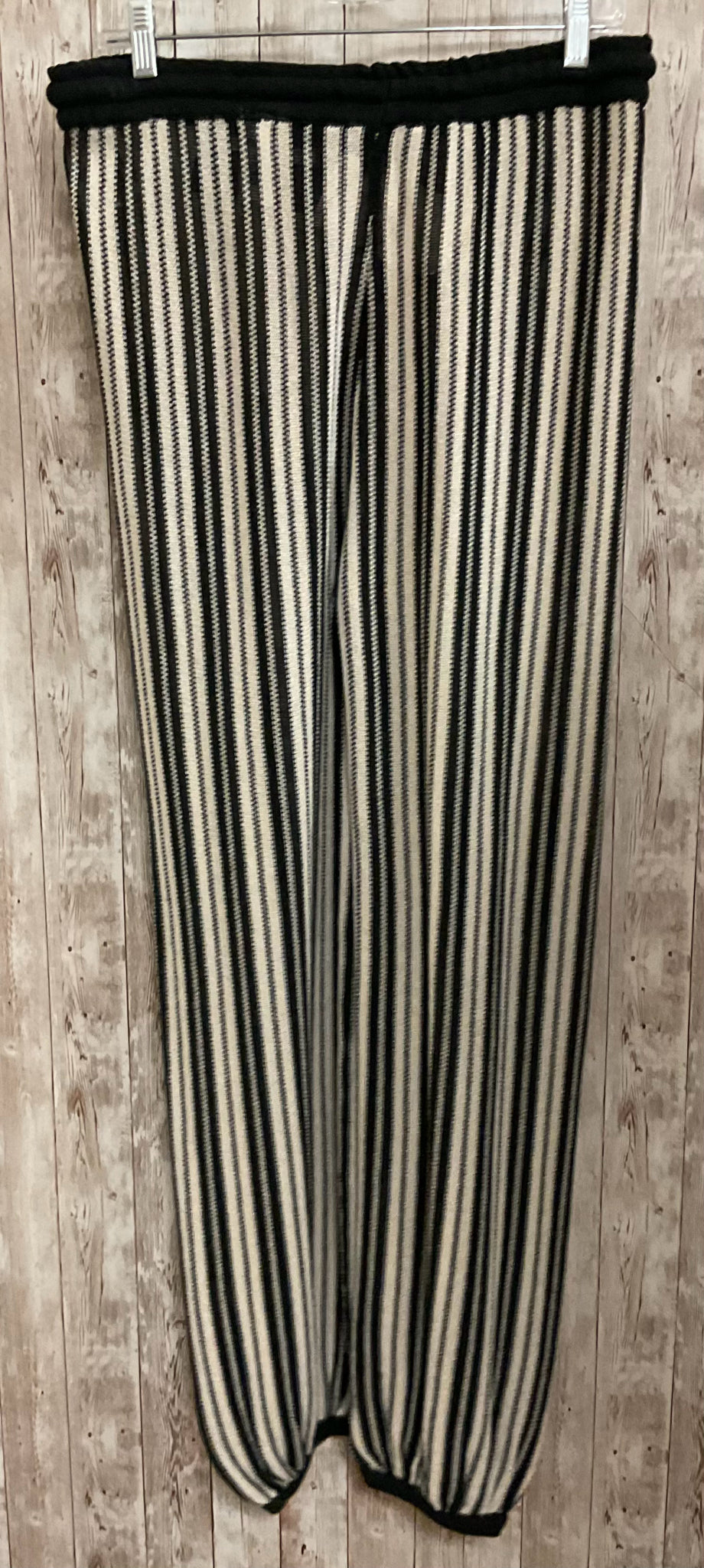 Size M ZARA BEIGE AND BLACK Pants
