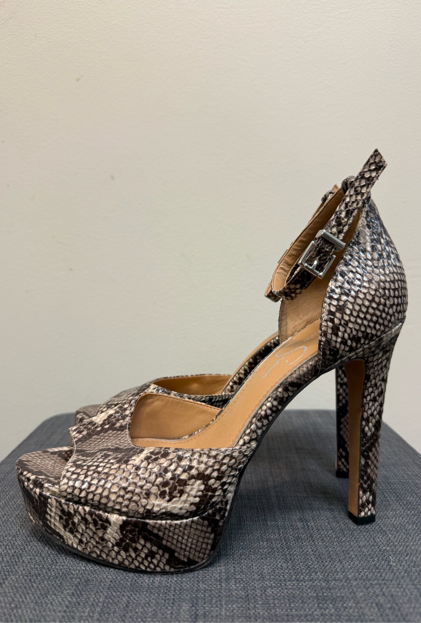 8 JESSICA SIMPSON SNAKE SHOES