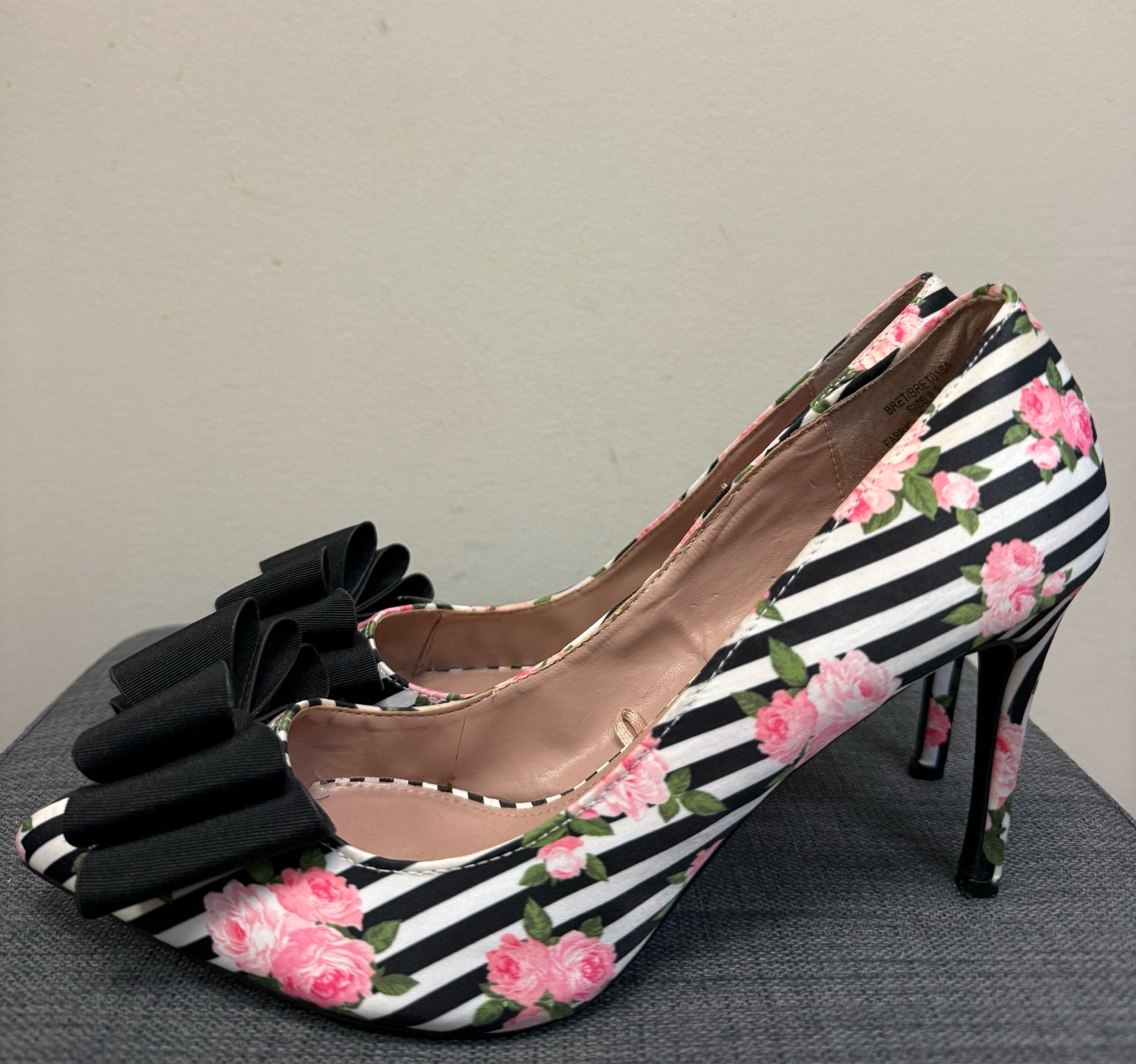 8.5 BETSEY JOHNSON PINK AND BLACK SHOES