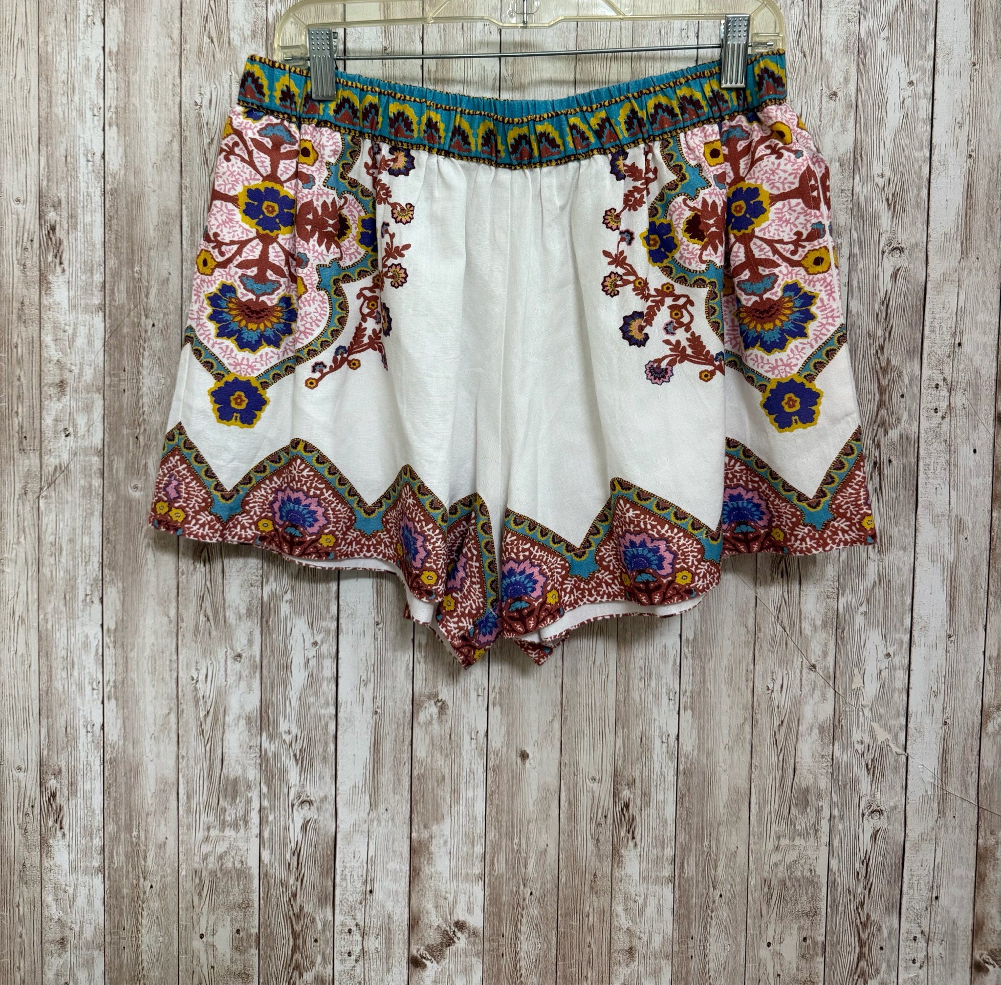 C LEOBELLA Size M WHITE AND PINK FLORAL Shorts