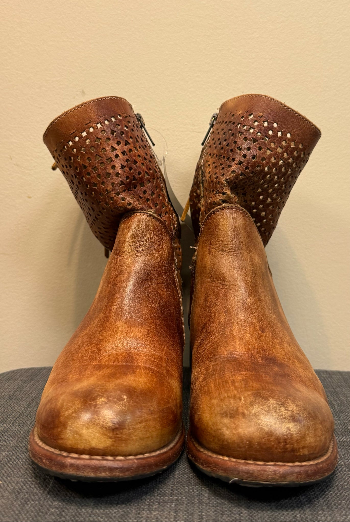 7.5 BED STU Caramel Boots
