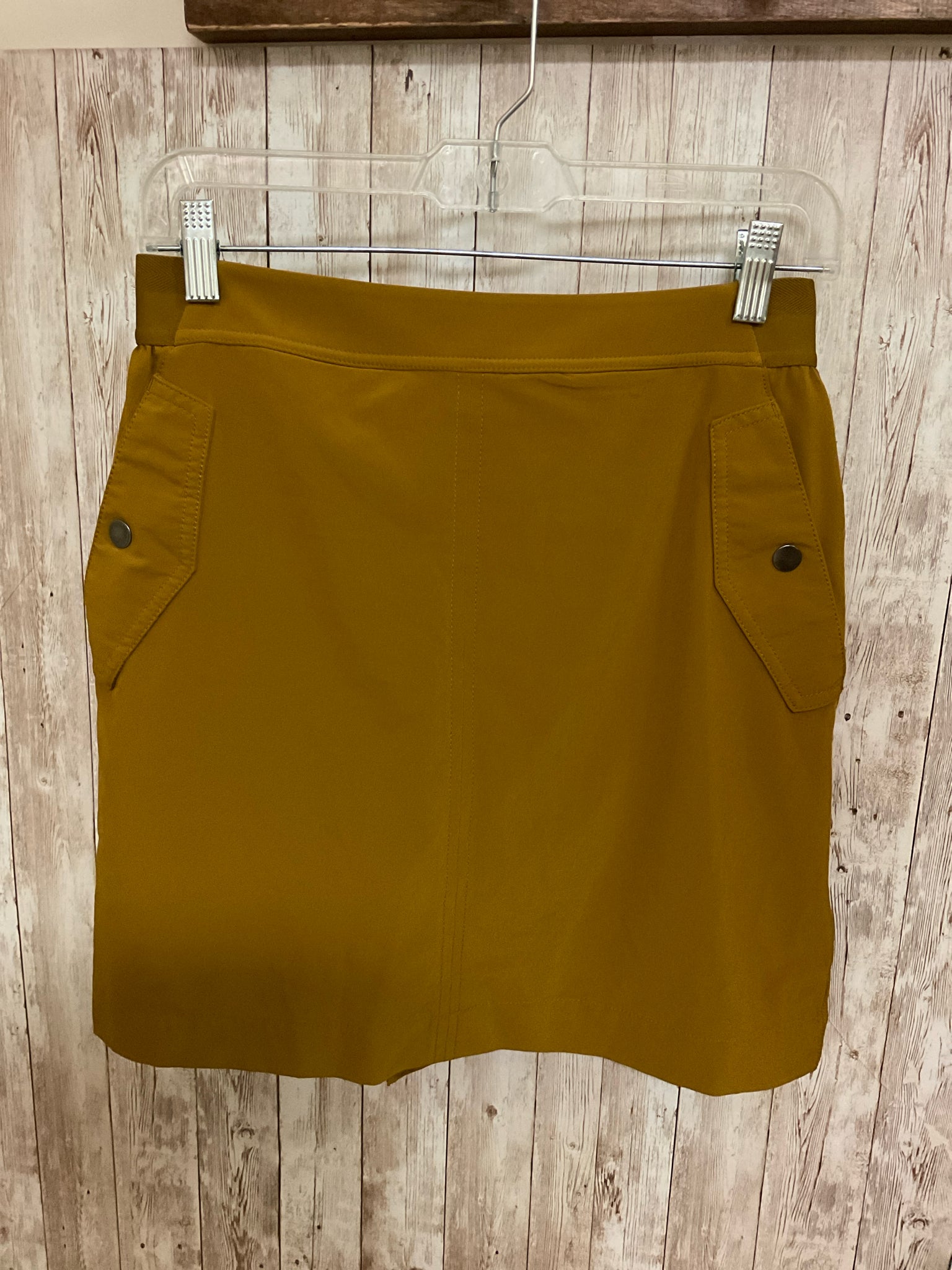 ATHLETA Size 6 Mustard skort