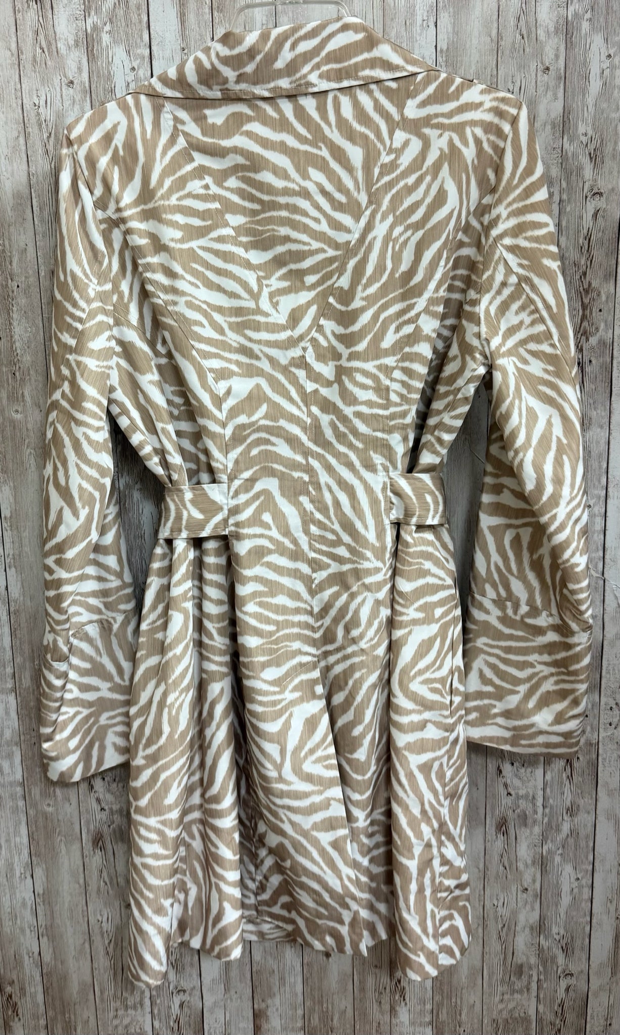 GUESS TAN AND WHITE Coat