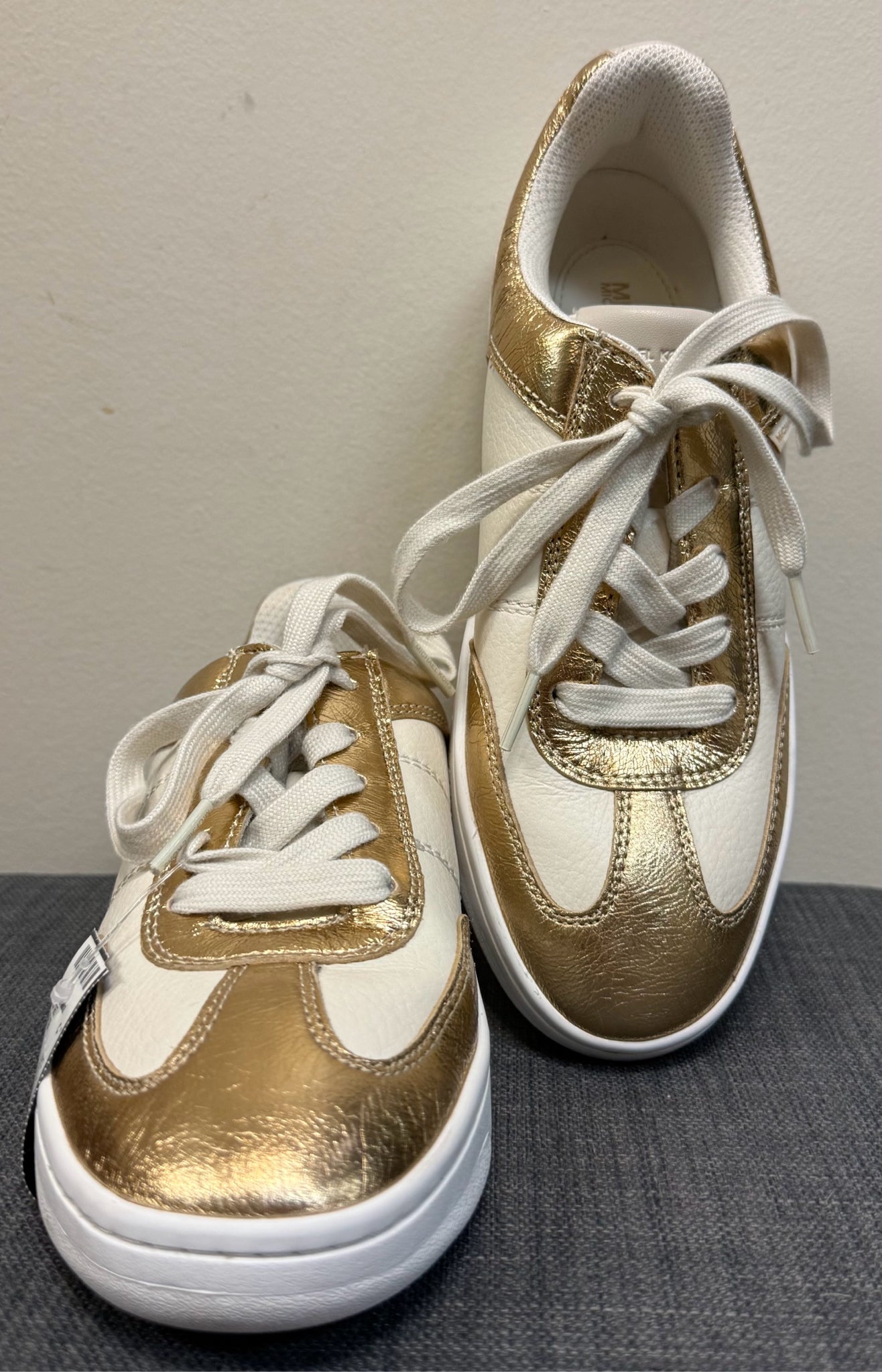 8 MICHAEL KORS WHITE AND GOLD Sneakers
