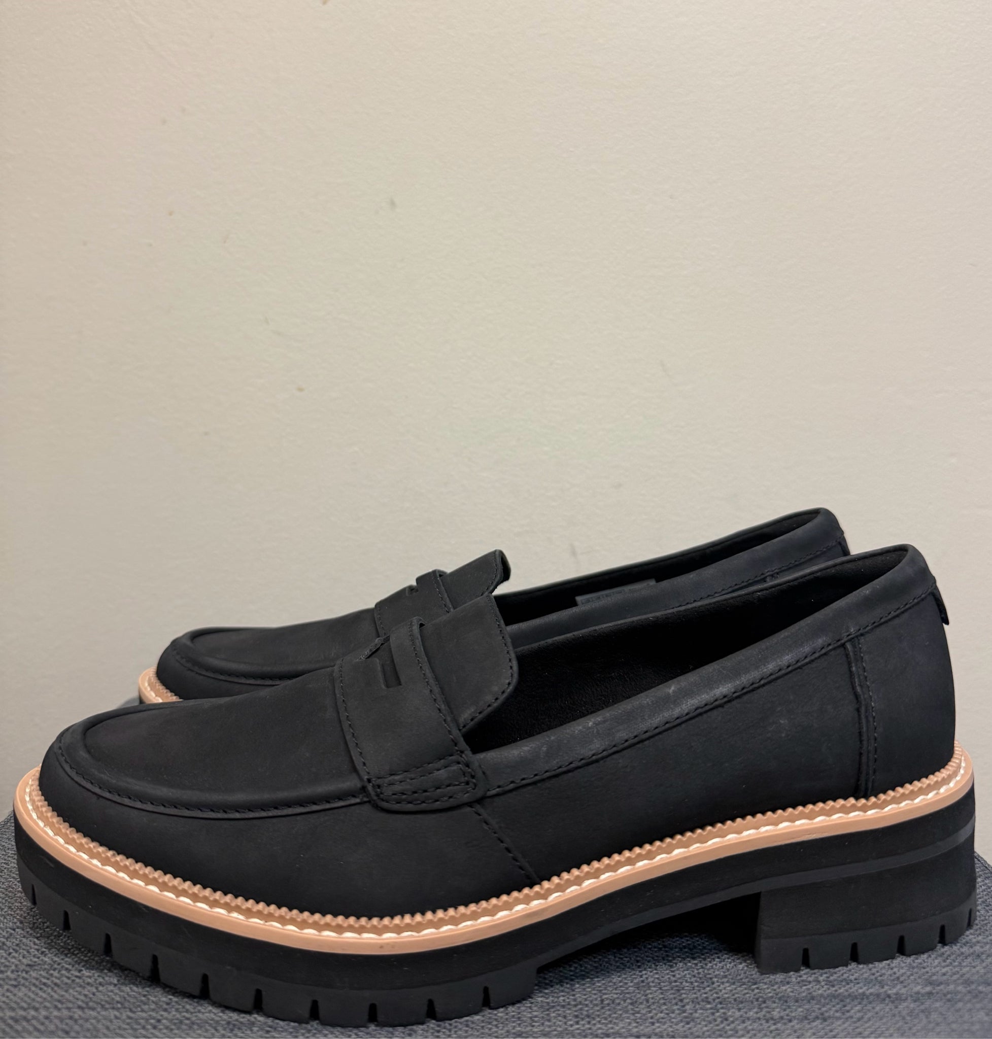 9.5 TOMS BLACK SUEDE Sandals