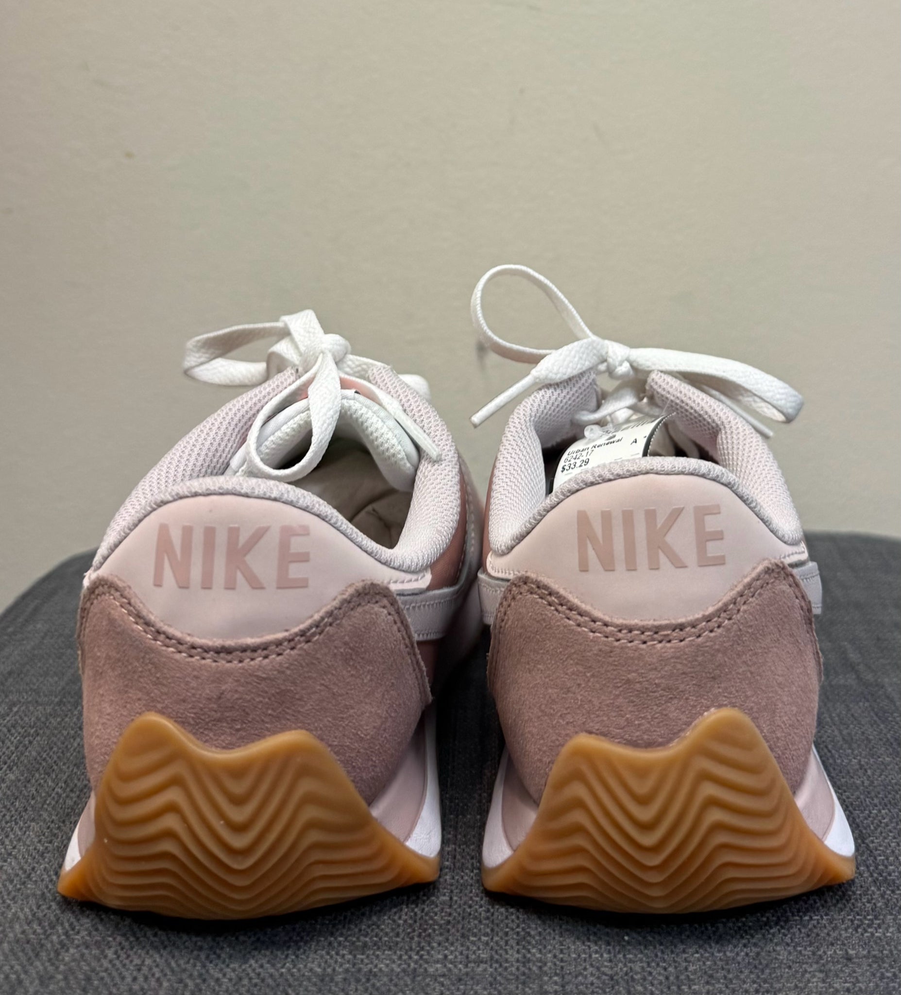 7.5 NIKE Mauve Sneakers