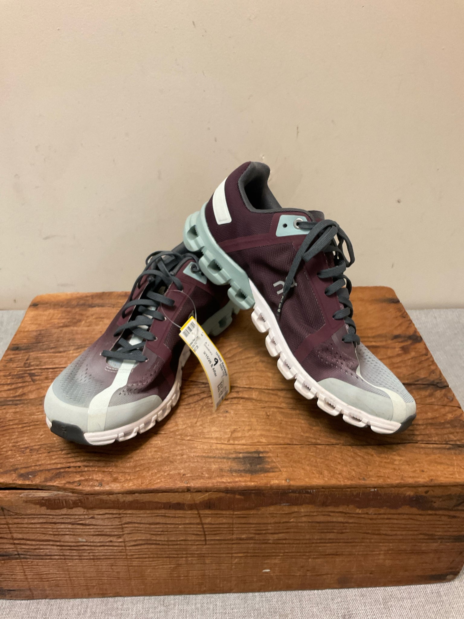 9 ON CLOUD Burgundy Sneakers