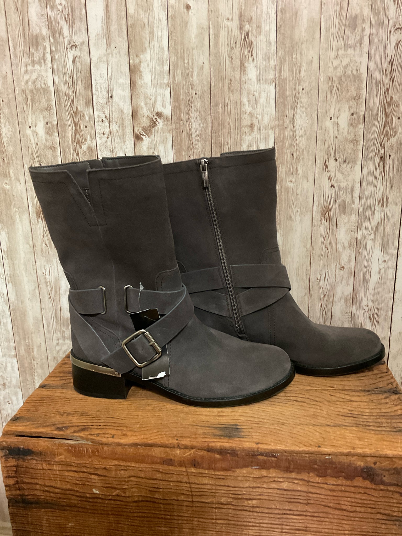9 VINCE CAMUTO Black Boots