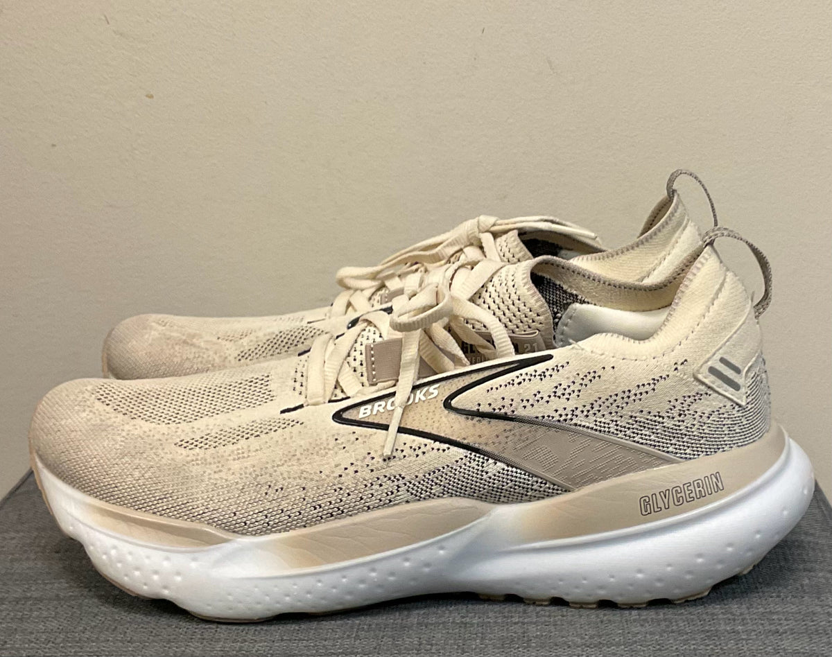 9.5 BROOKS Cream SHOES