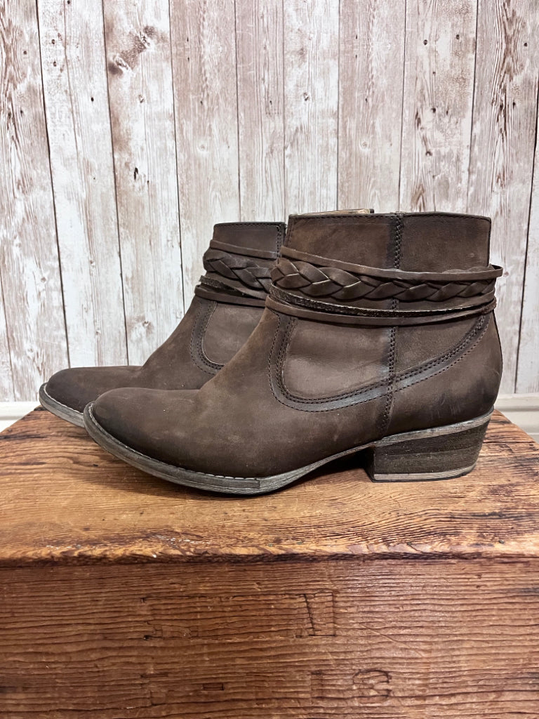 10 CIRCLE G Brown Boots