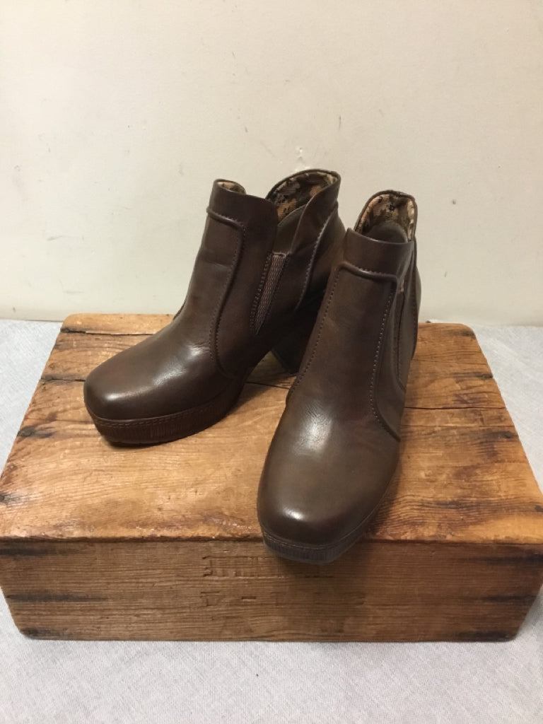 9 KORKS Brown Boots