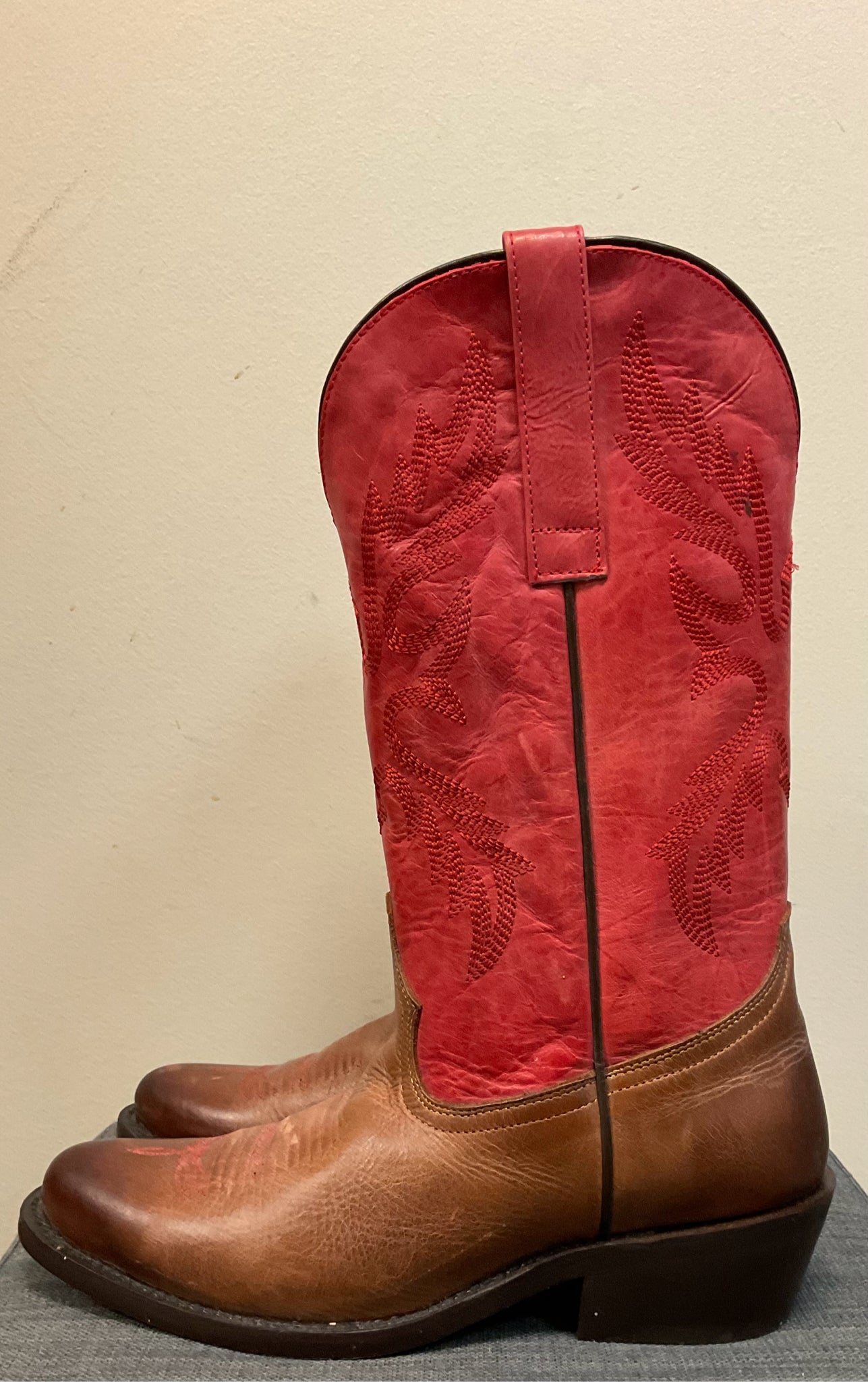 9.5 MASTERSON BOOT CO RED AND TAN Boots