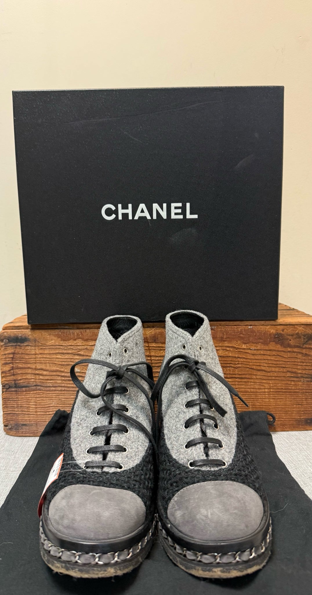 CHANEL 10 gray and black Boots
