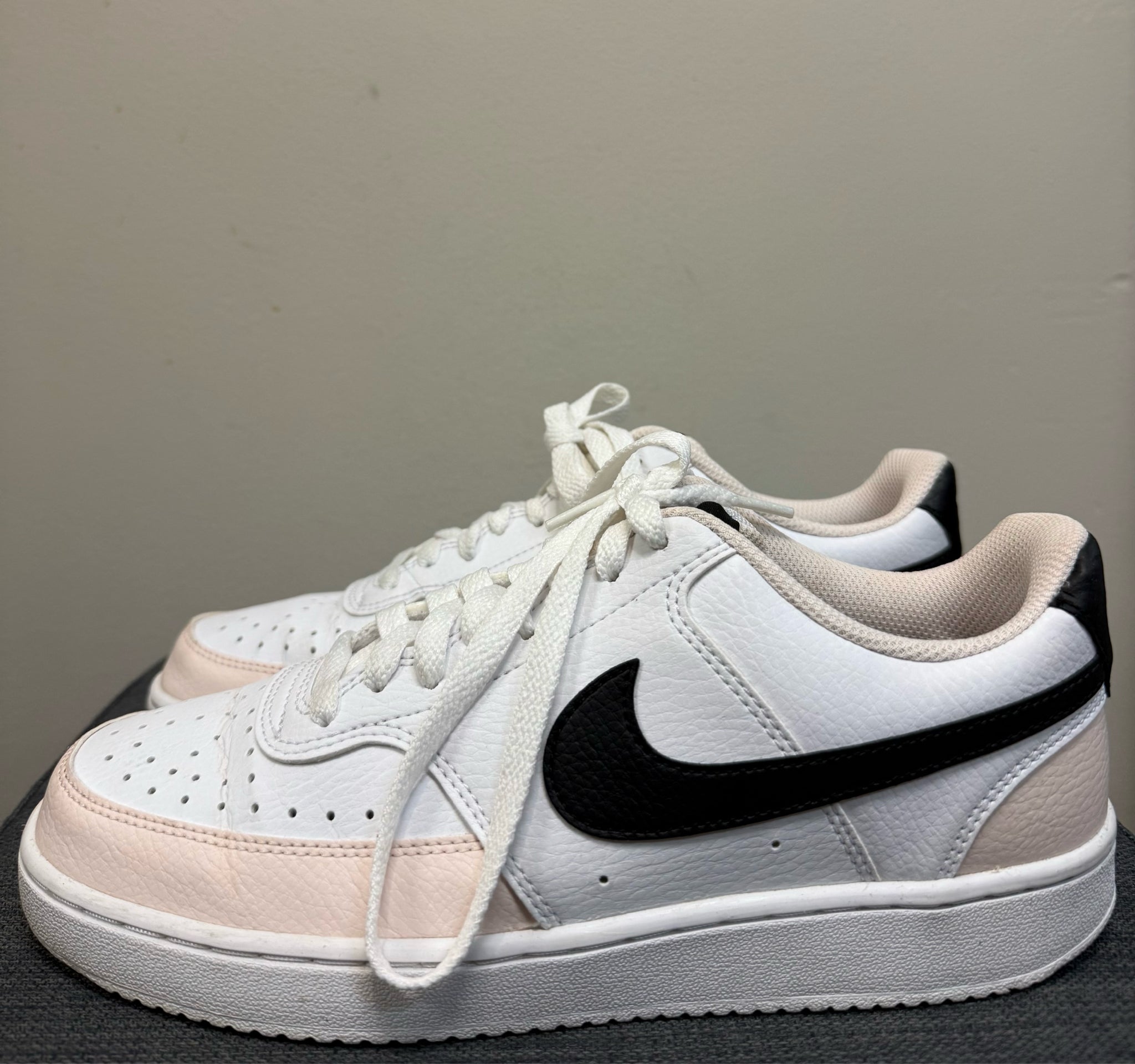 9 NIKE White SHOES