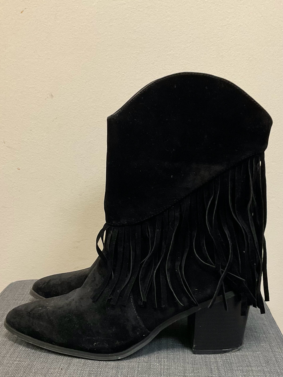 7.5 LULUS BLACK SUEDE Boots