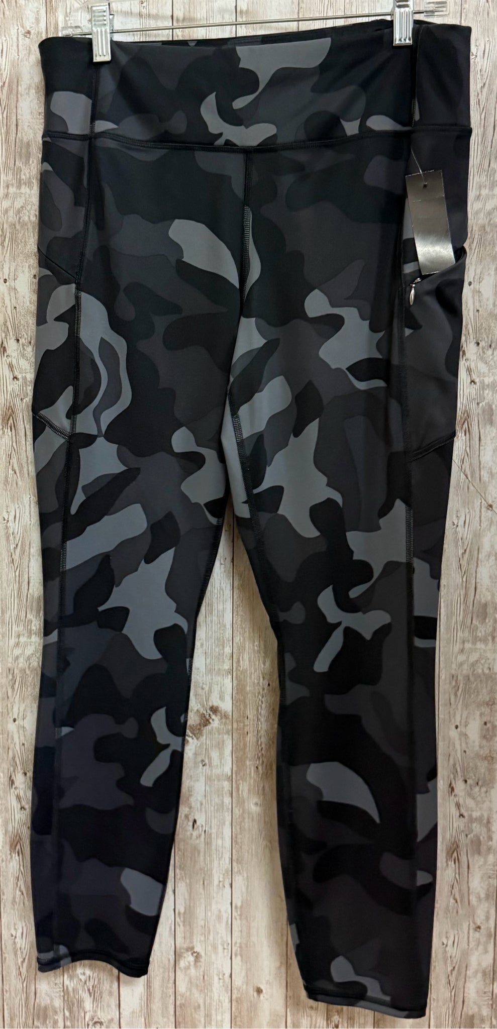Size L ATHLETA BLACK CAMO Leggings