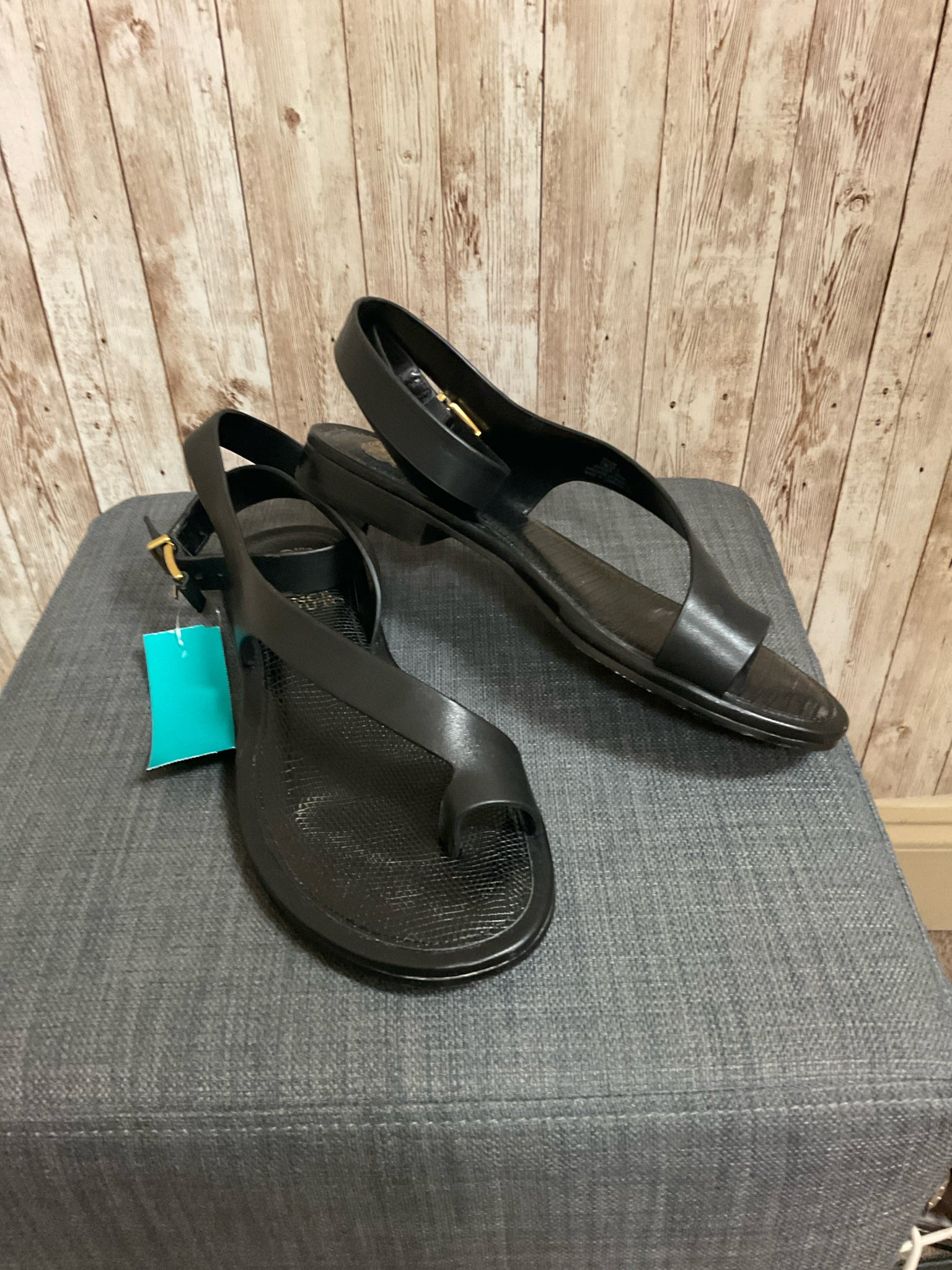 7 VINCE CAMUTO Black Sandals