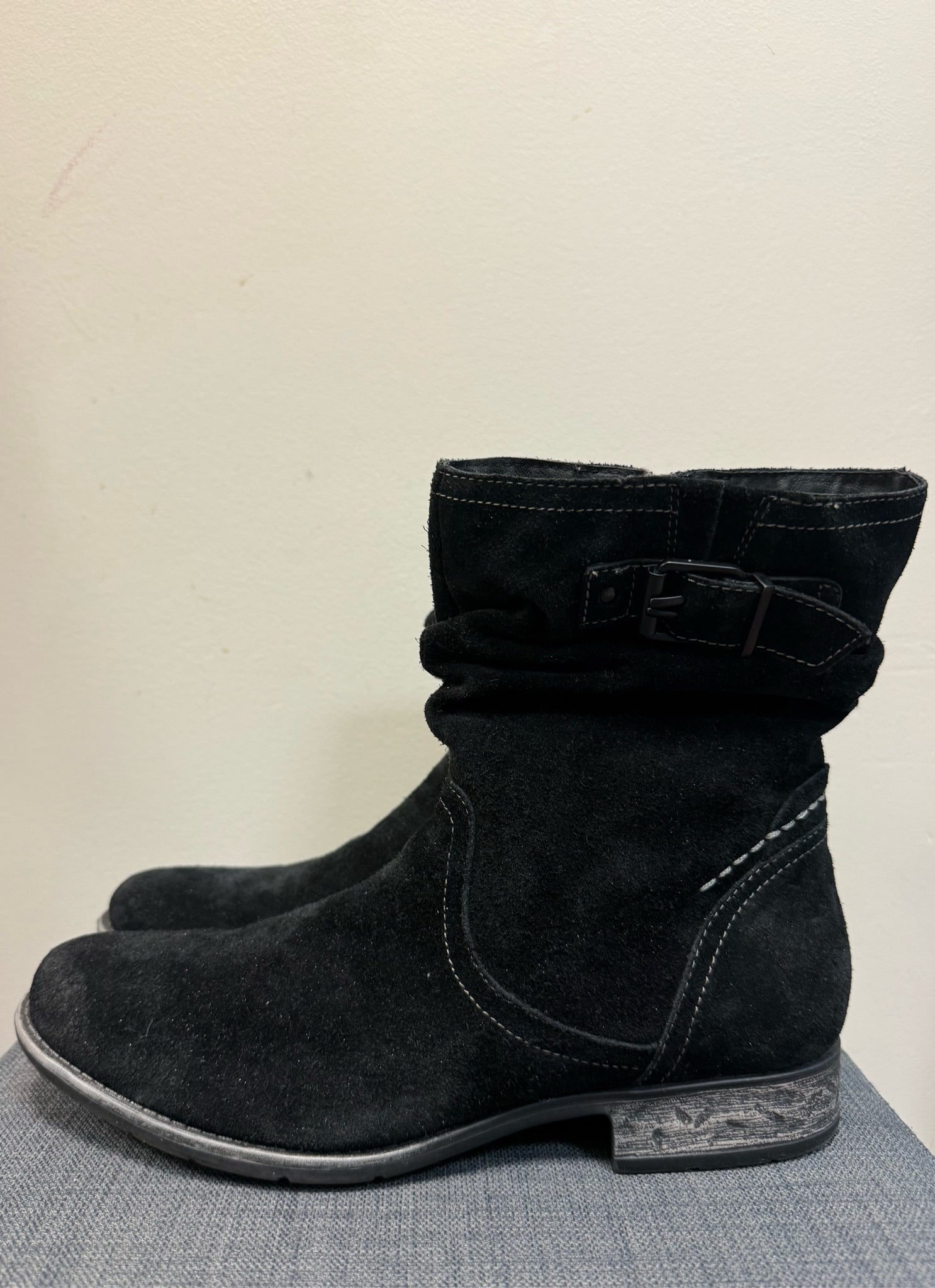 11 EARTH BLACK SUEDE Boots