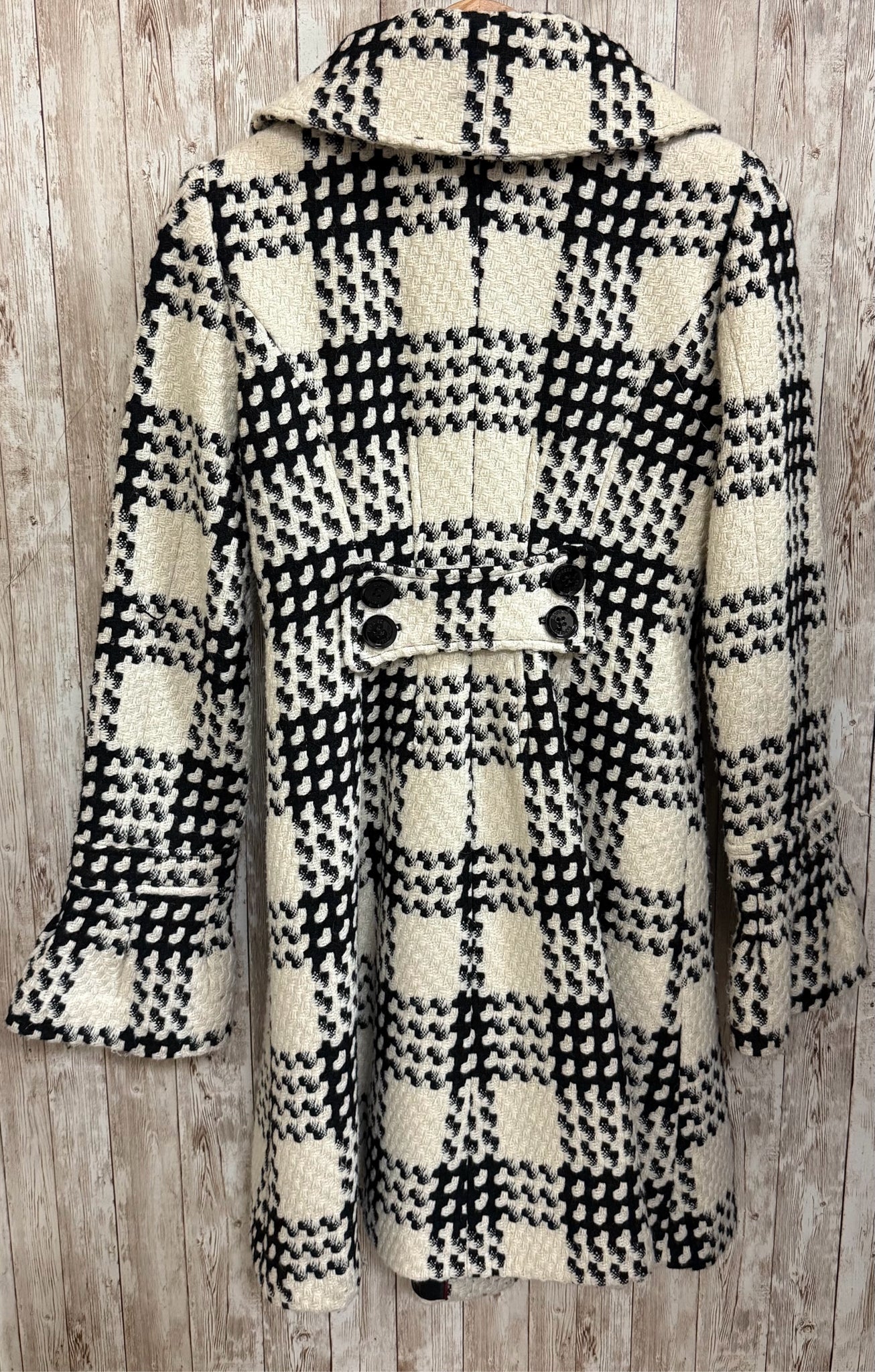 EXPRESS WHITE AND BLACK PRINT Coat
