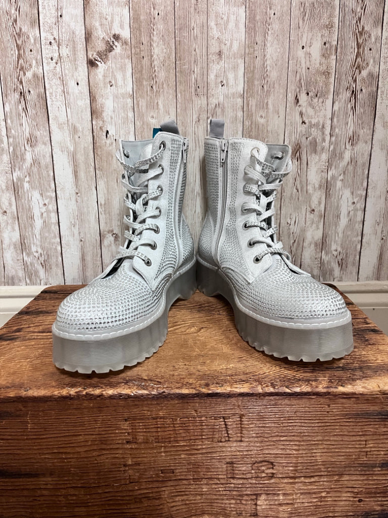 9.5 STEVE MADDEN Silver Boots