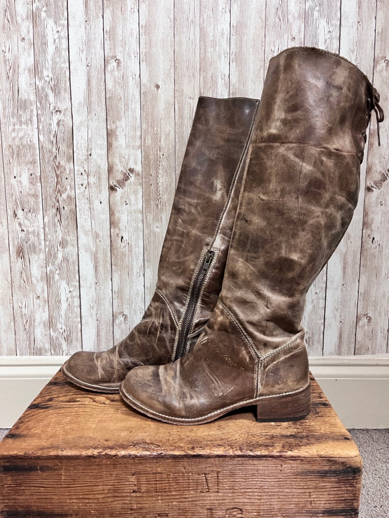 9 CORRAL Brown Boots