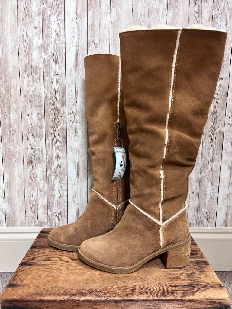 UGG 7.5 Brown Boots