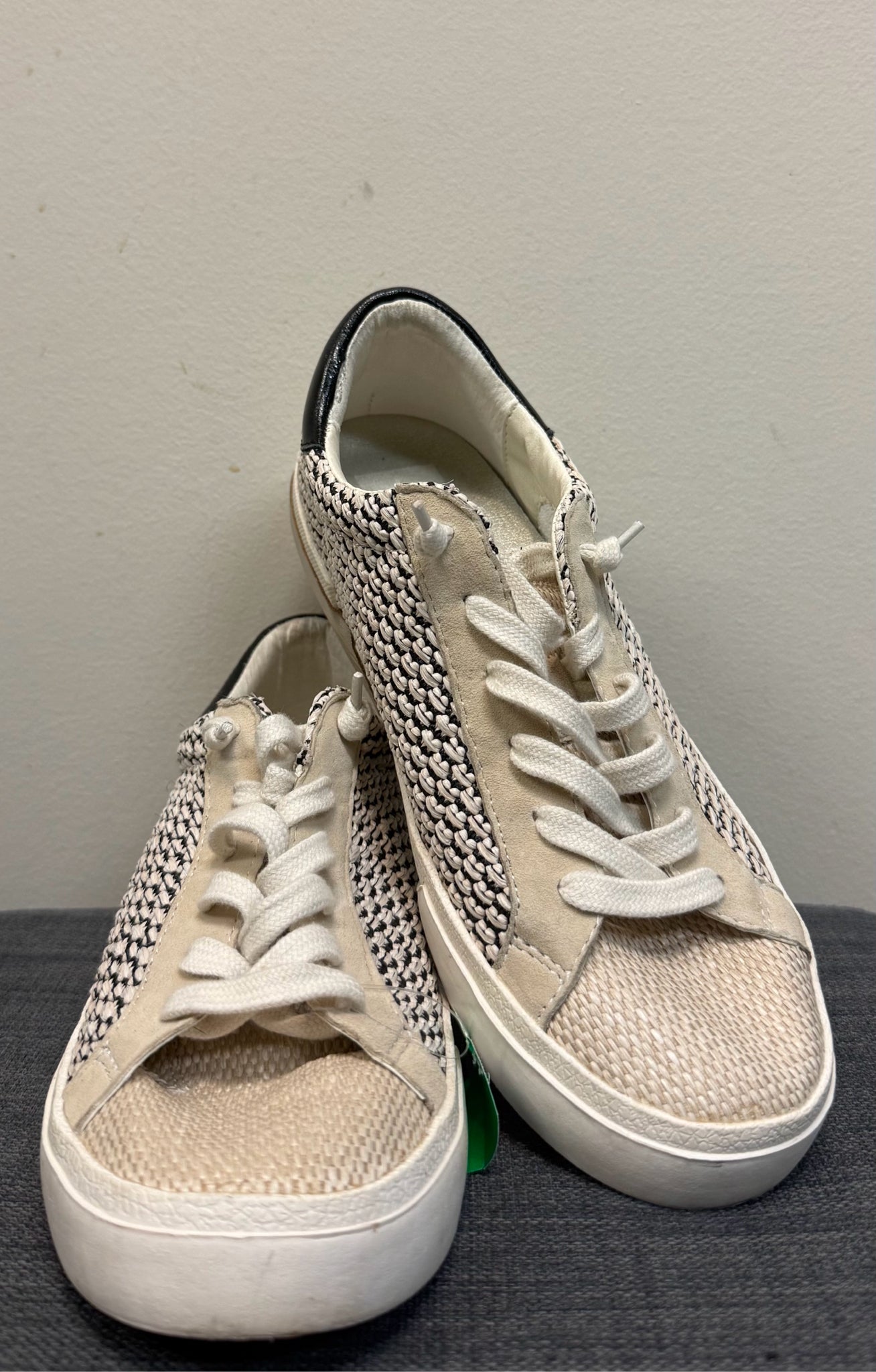 7.5 DOLCE VITA CREAM AND BLACK Sneakers