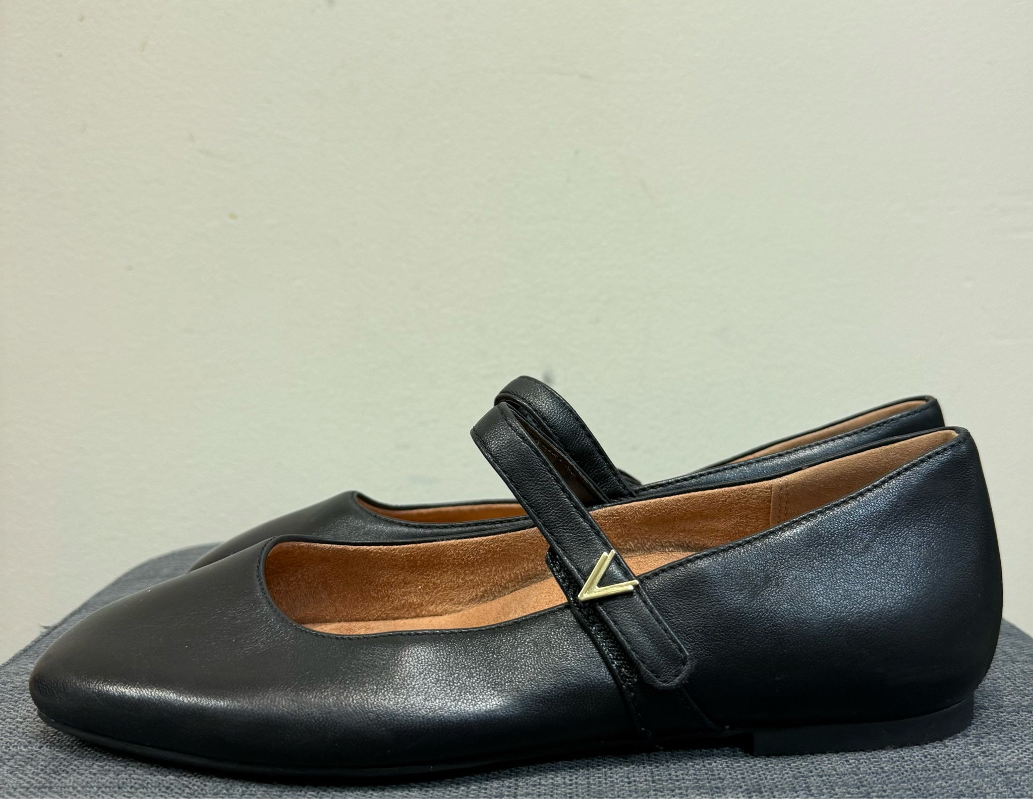 7 VIONIC Black SHOES