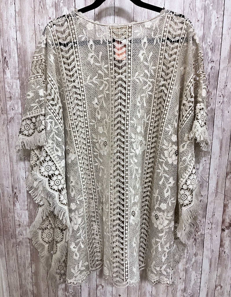 Size L/XL PAPARAZZI Beige poncho