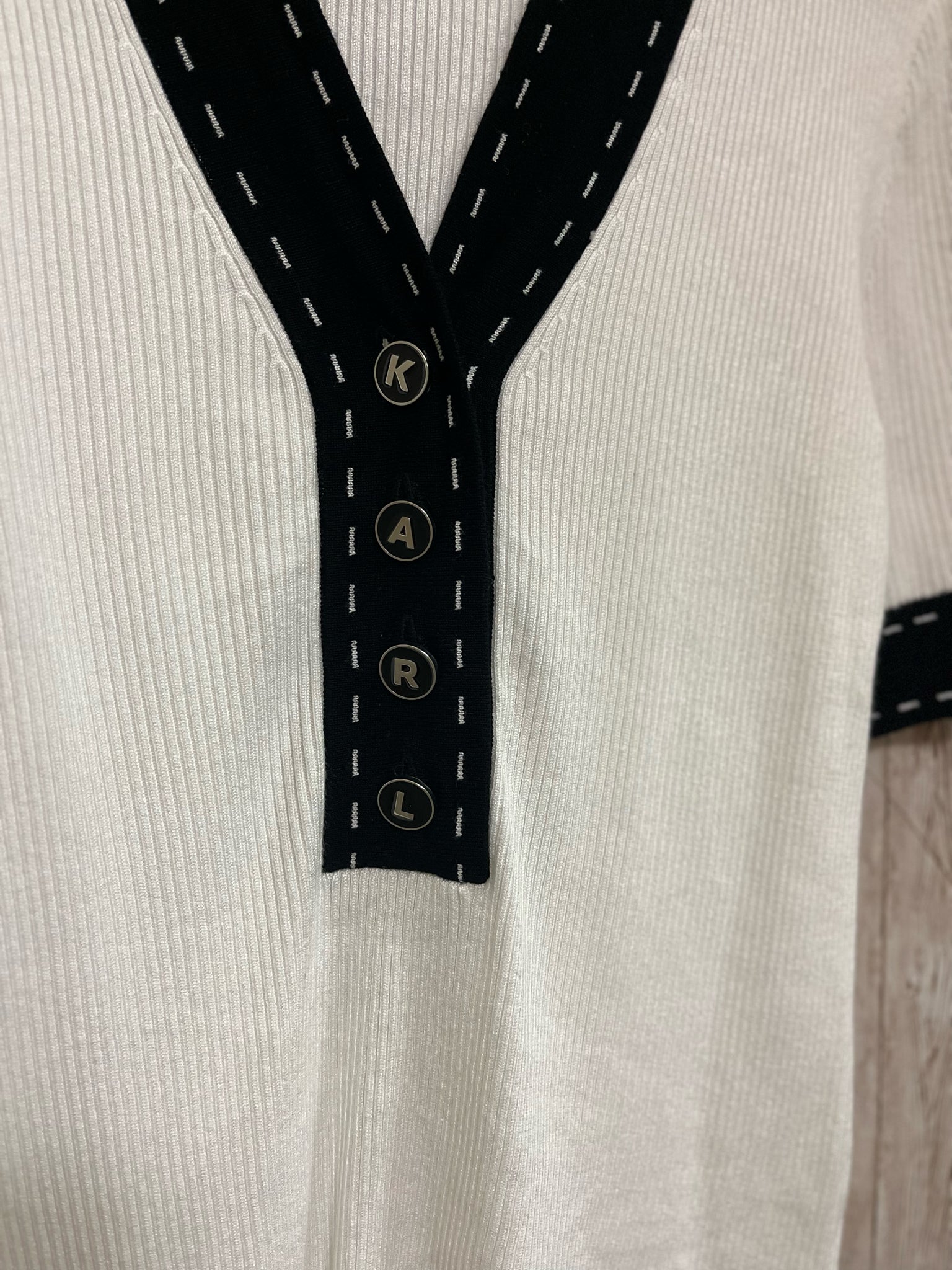 CREAM AND BLACK KARL LAGERFELD Size M Top
