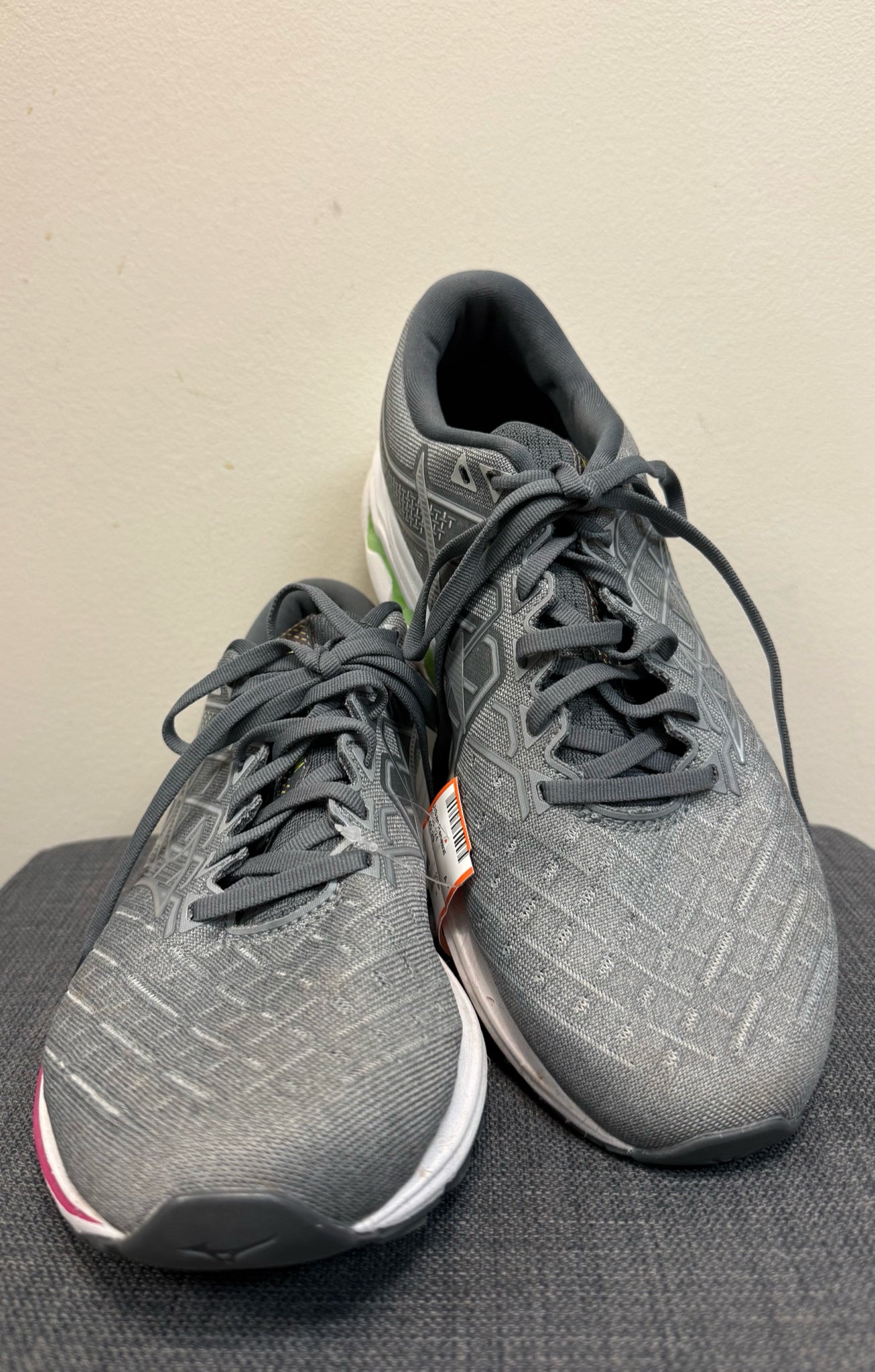 MIZUNO 9.5 Gray Sneakers
