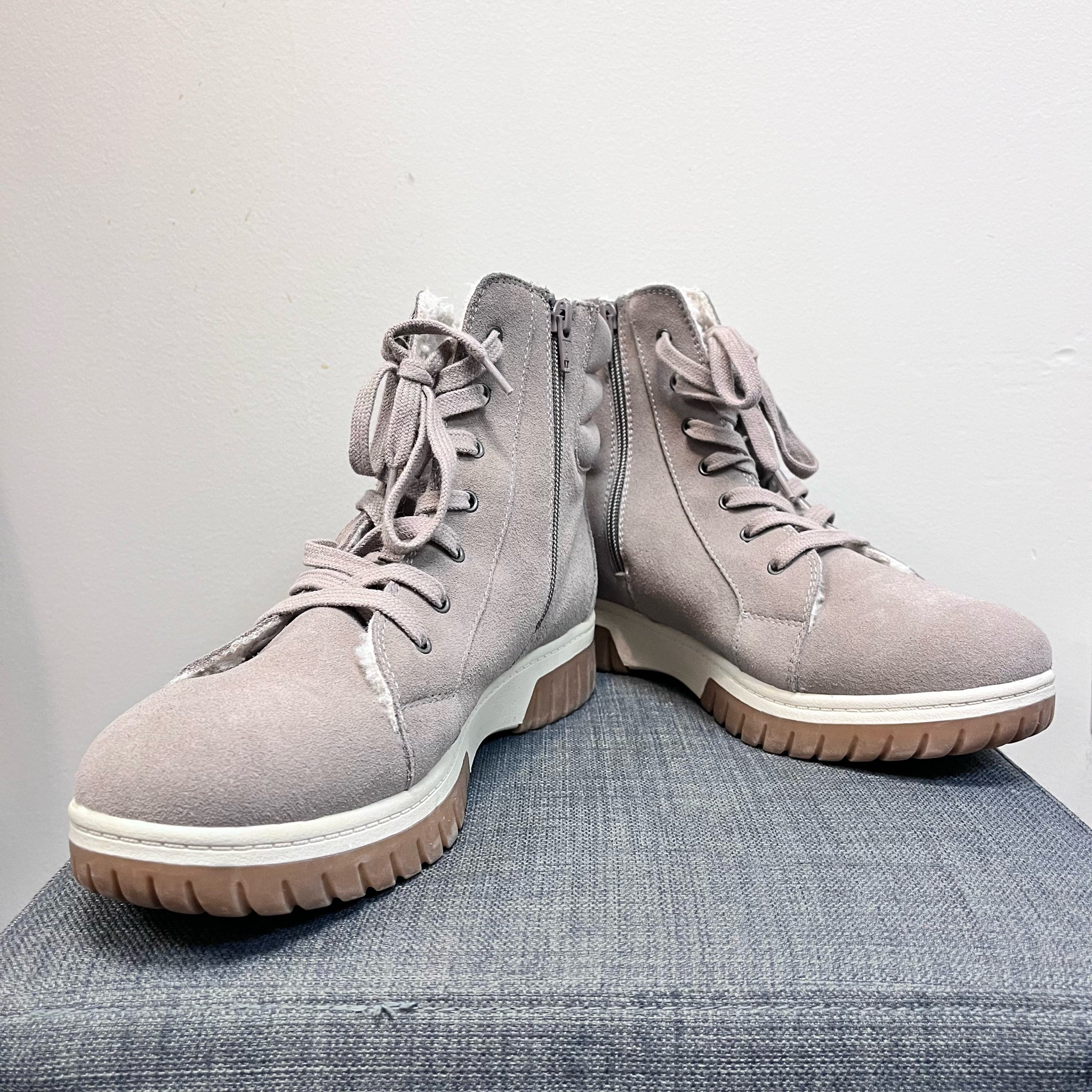 11 WHITE MOUNTAIN Tan Boots