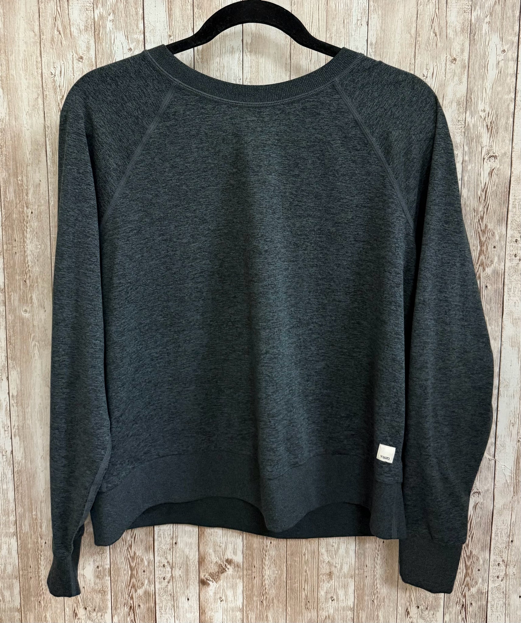 Size M VUORI Charcoal Top