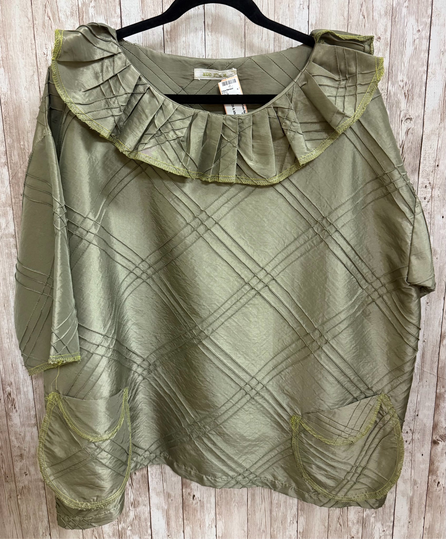 Size M/L AUG 27 AM Green Top