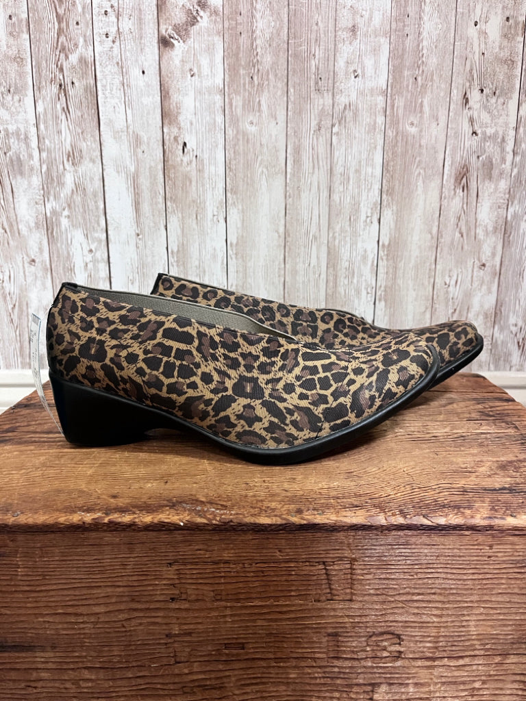 CHARLESTON SHOE CO TAN LEOPARD 10 SHOES