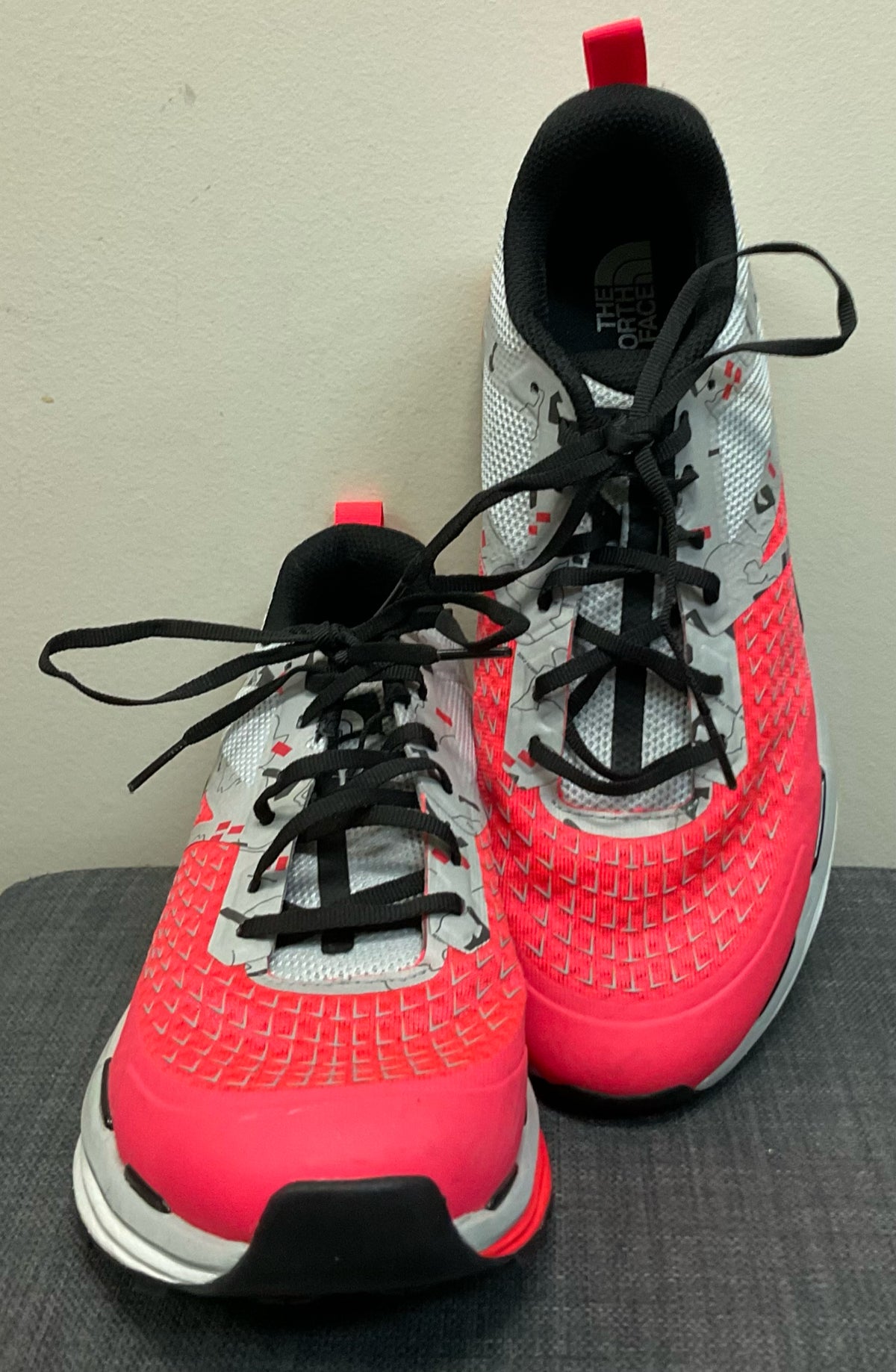 9 NORTH FACE gray and orange Sneakers