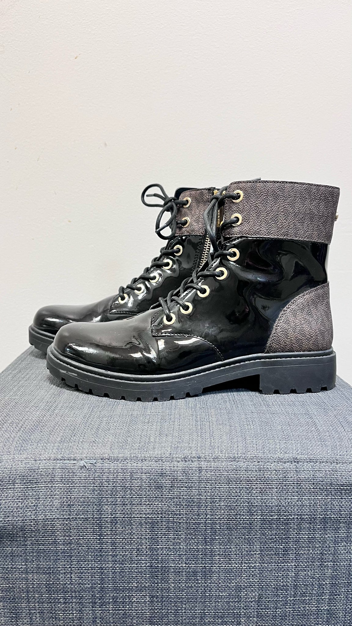 MICHAEL KORS 7.5 BLACK AND BROWN Boots